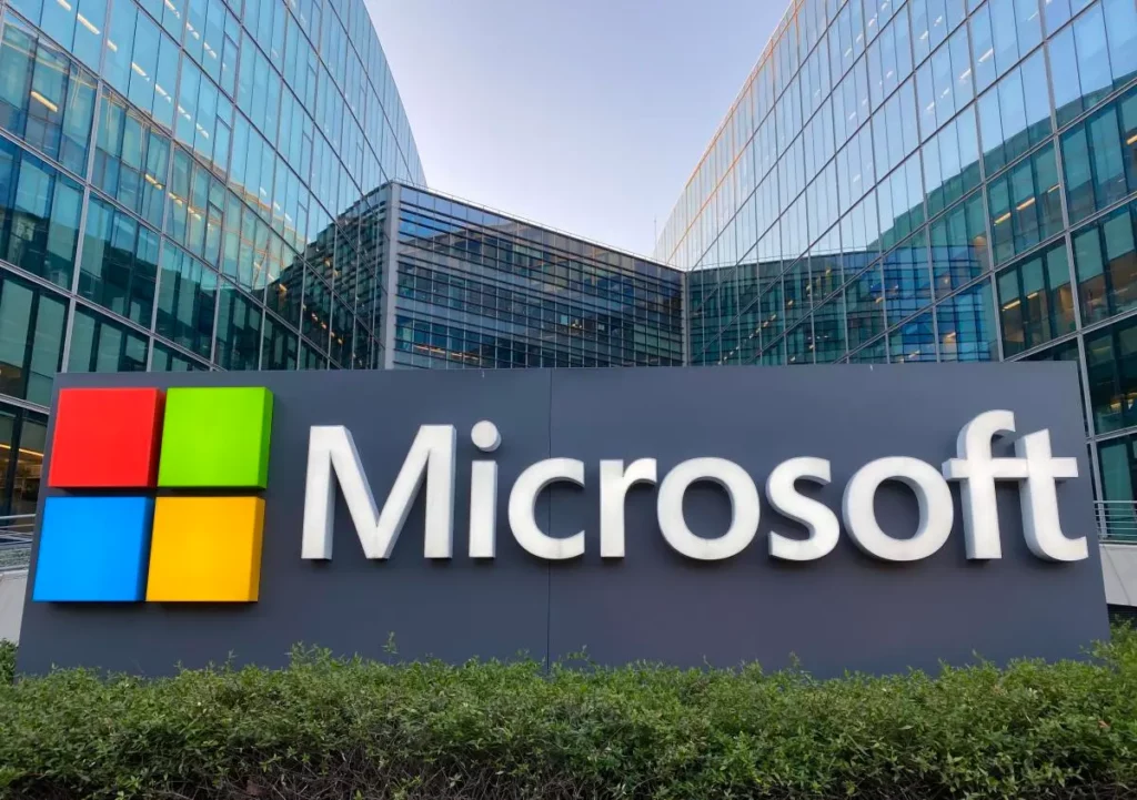 Sede da Microsoft, referência em tecnologia e inovação global.